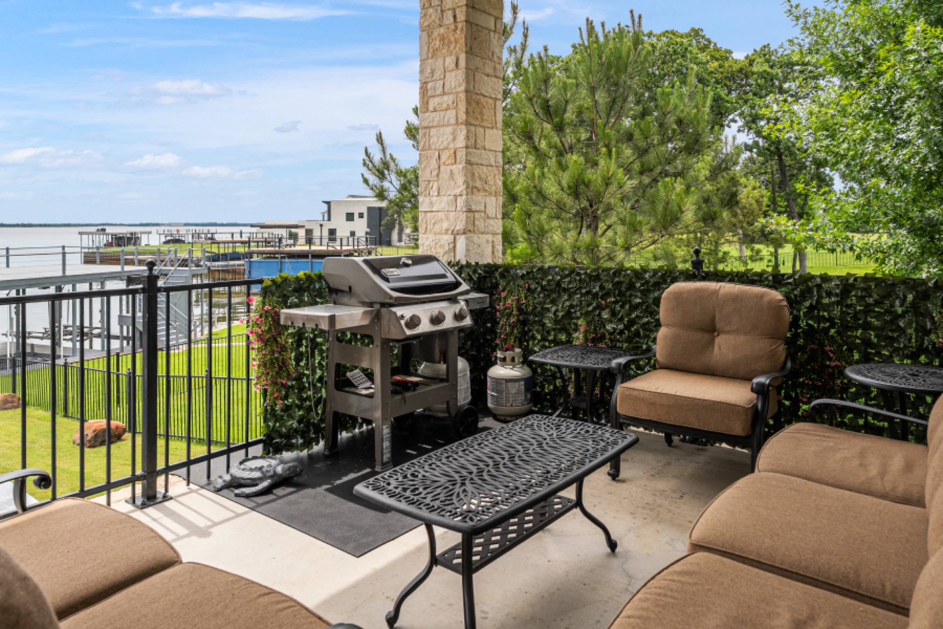 Outdoor patio kitchen